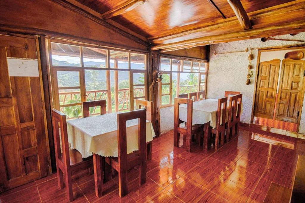 Hostal Taita Cristobal Isinlivi Exteriér fotografie